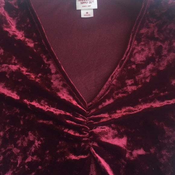 Red velour crop top - Picture 5 of 6